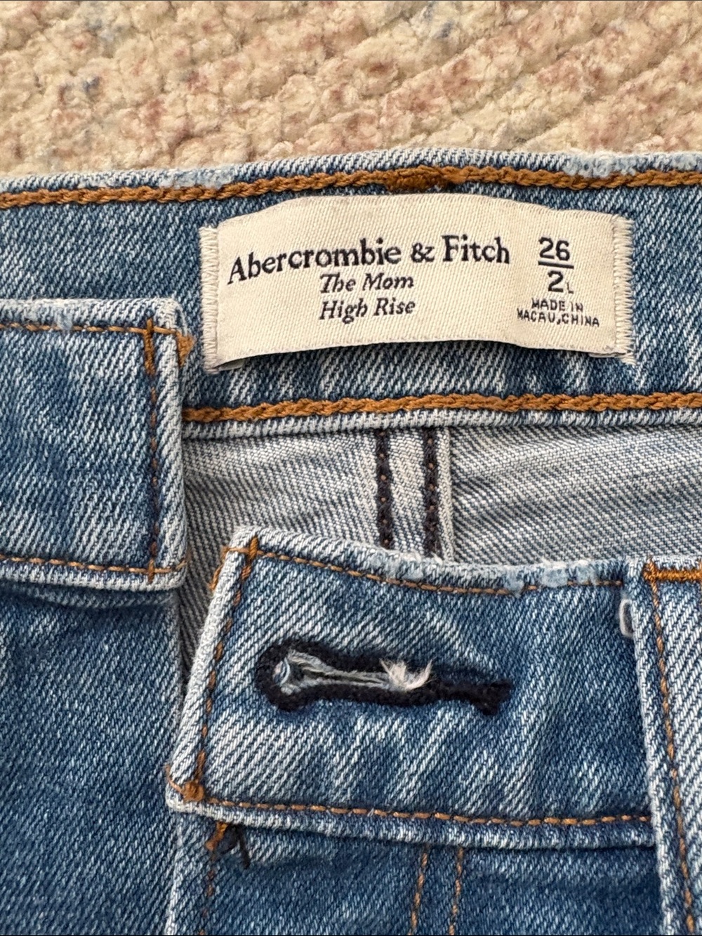 Abercrombie & Fitch The Mom High Rise Jeans - Light Blue Denim